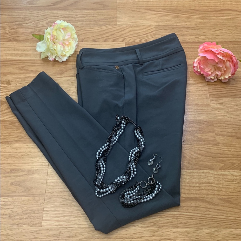 Ivanka Trump pants 4 + jewelry
